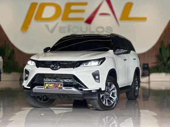 TOYOTA HILUX SW4 2.8 D-4D TURBO DIESEL DIAMOND 7L 4X4 AUTOMÁTICO